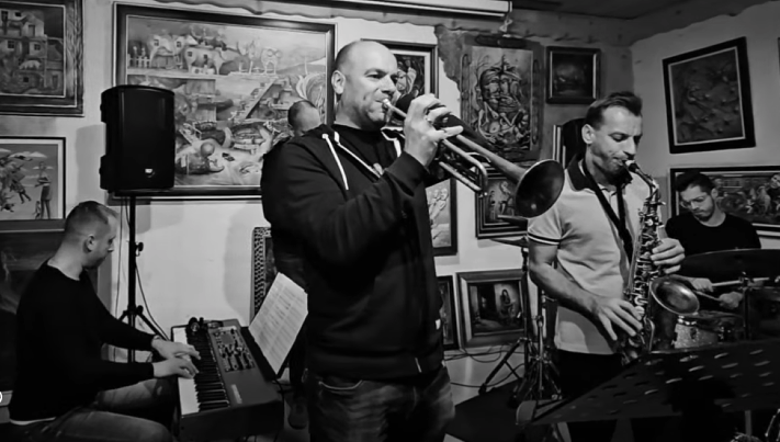 Zespół New Bone - na pierwszym planie Tomasz Kudyk